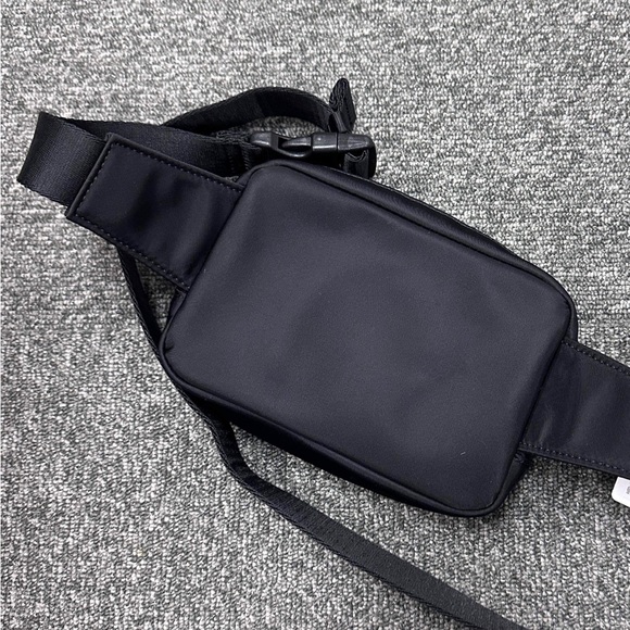 Versace jean . - Picture 5 of 7